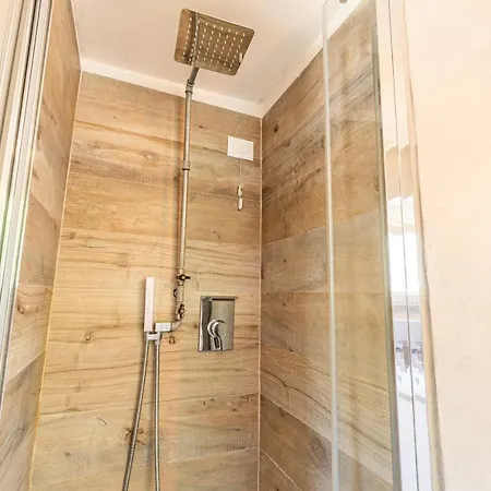 La Rosa Dei Sensi Luxury Apt.2 فندق 3*